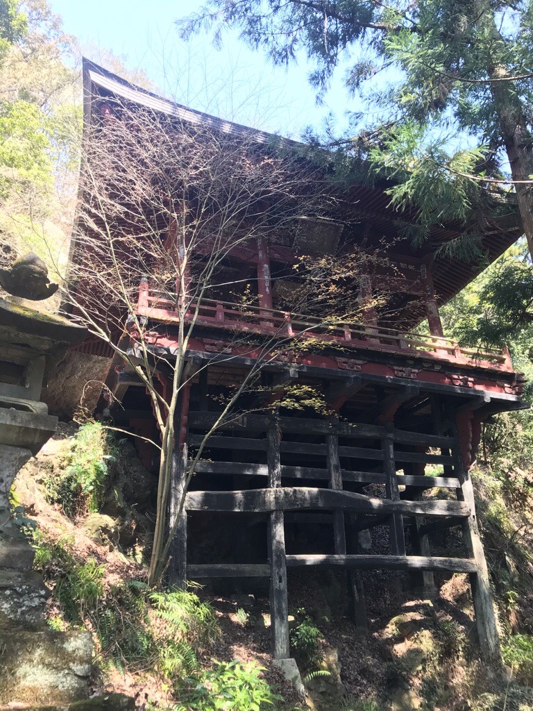 円融寺の奥の院の岩井堂
